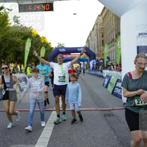 01.09.2024 - BARMER Alsterlauf Kathrin Stürmer Photography http://msf.ph/oto/6971683 01.09.2024 10:14:38 Ziel 2601, 4613, 4893, 4894, 2046, 2120, 2585, 2586, 2690, 2753, 2777, 2793, 3618, 3620, 3782, 3970, 4285, 4449, 4516, 4520, 4705, 4714, 5031, 5214, 5218, 5220 meine-sportfotos.de