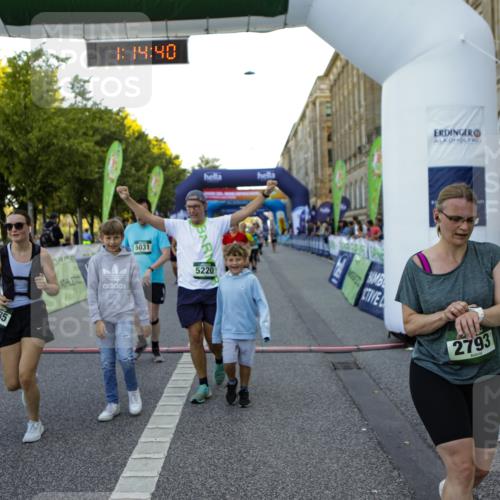 01.09.2024 - BARMER Alsterlauf Kathrin Stürmer Photography http://msf.ph/oto/6971685 01.09.2024 10:14:38 Ziel 2601, 4613, 4893, 4894, 2046, 2120, 2585, 2586, 2690, 2753, 2777, 2793, 3618, 3620, 3782, 3970, 4285, 4449, 4516, 4520, 4705, 4714, 5031, 5214, 5218, 5220 meine-sportfotos.de