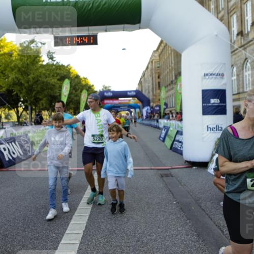01.09.2024 - BARMER Alsterlauf Kathrin Stürmer Photography http://msf.ph/oto/6971688 01.09.2024 10:14:39 Ziel 2601, 4613, 4893, 4894, 2046, 2120, 2690, 2753, 2777, 2793, 3618, 3620, 3782, 3970, 4285, 4516, 4520, 4705, 4714, 5031, 5214, 5218, 5220 meine-sportfotos.de