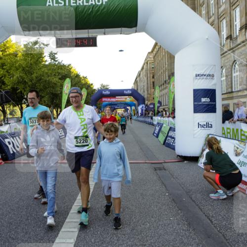 01.09.2024 - BARMER Alsterlauf Kathrin Stürmer Photography http://msf.ph/oto/6971692 01.09.2024 10:14:39 Ziel 2601, 4613, 4893, 4894, 2046, 2120, 2690, 2753, 2777, 2793, 3618, 3620, 3782, 3970, 4285, 4516, 4520, 4705, 4714, 5031, 5214, 5218, 5220 meine-sportfotos.de