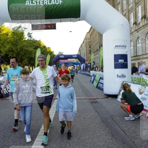 01.09.2024 - BARMER Alsterlauf Kathrin Stürmer Photography http://msf.ph/oto/6971693 01.09.2024 10:14:40 Ziel 2601, 4613, 4893, 4894, 2046, 2120, 2690, 2753, 2777, 2793, 3618, 3620, 3782, 3970, 4285, 4516, 4520, 4705, 4714, 5031, 5214, 5220 meine-sportfotos.de