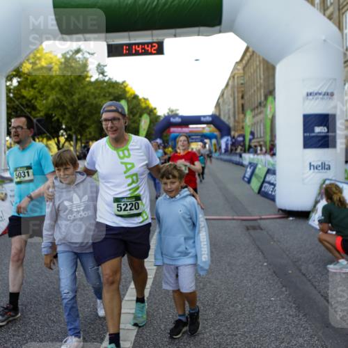 01.09.2024 - BARMER Alsterlauf Kathrin Stürmer Photography http://msf.ph/oto/6971696 01.09.2024 10:14:40 Ziel 2601, 4613, 4893, 4894, 2046, 2120, 2690, 2753, 2777, 2793, 3618, 3620, 3782, 3970, 4285, 4516, 4520, 4705, 4714, 5031, 5214, 5220 meine-sportfotos.de