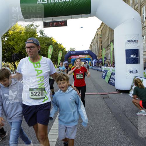 01.09.2024 - BARMER Alsterlauf Kathrin Stürmer Photography http://msf.ph/oto/6971698 01.09.2024 10:14:40 Ziel 2601, 4613, 4893, 4894, 2046, 2120, 2690, 2753, 2777, 2793, 3618, 3620, 3782, 3970, 4285, 4516, 4520, 4705, 4714, 5031, 5214, 5220 meine-sportfotos.de