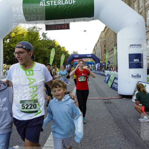 01.09.2024 - BARMER Alsterlauf Kathrin Stürmer Photography http://msf.ph/oto/6971699 01.09.2024 10:14:41 Ziel 2340, 2601, 4613, 4893, 4894, 2046, 2120, 2690, 2753, 2777, 2793, 3556, 3618, 3620, 3782, 3970, 4285, 4520, 4705, 4714, 5031, 5214, 5220 meine-sportfotos.de