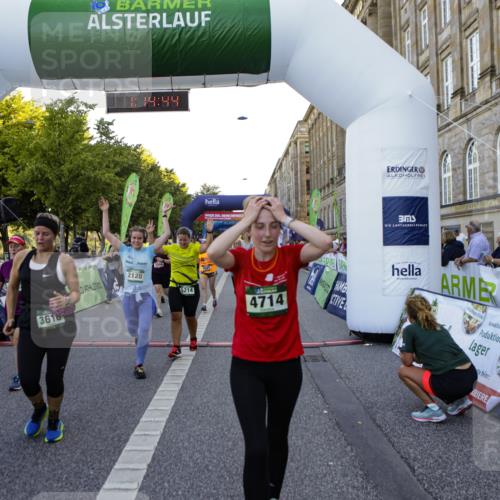01.09.2024 - BARMER Alsterlauf Kathrin Stürmer Photography http://msf.ph/oto/6971701 01.09.2024 10:14:42 Ziel 2340, 2601, 4613, 4893, 4894, 2046, 2120, 2690, 2753, 2777, 2793, 3556, 3618, 3782, 3970, 4285, 4520, 4705, 4714, 5030, 5031, 5214, 5220 meine-sportfotos.de