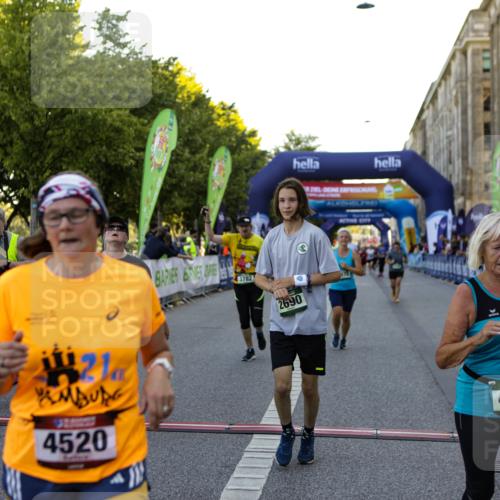 01.09.2024 - BARMER Alsterlauf Kathrin Stürmer Photography http://msf.ph/oto/6971707 01.09.2024 10:14:45 Ziel 2340, 2601, 4613, 4893, 4894, 2046, 2120, 2690, 2753, 2777, 3326, 3556, 3618, 3782, 3970, 4520, 4705, 4714, 5030, 5214 meine-sportfotos.de