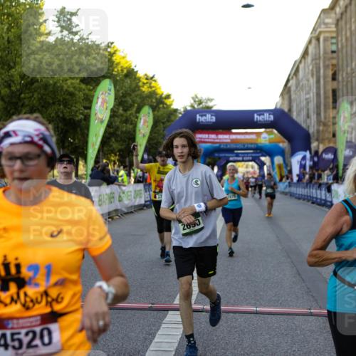 01.09.2024 - BARMER Alsterlauf Kathrin Stürmer Photography http://msf.ph/oto/6971708 01.09.2024 10:14:45 Ziel 2340, 2601, 4613, 4893, 4894, 2046, 2120, 2690, 2753, 2777, 3326, 3556, 3618, 3782, 3970, 4520, 4705, 4714, 5030, 5214 meine-sportfotos.de
