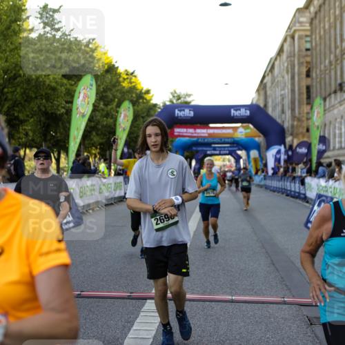 01.09.2024 - BARMER Alsterlauf Kathrin Stürmer Photography http://msf.ph/oto/6971709 01.09.2024 10:14:45 Ziel 2340, 2601, 4613, 4893, 4894, 2046, 2120, 2690, 2753, 2777, 3326, 3556, 3618, 3782, 3970, 4520, 4705, 4714, 5030, 5214 meine-sportfotos.de