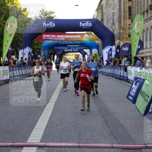 01.09.2024 - BARMER Alsterlauf Kathrin Stürmer Photography http://msf.ph/oto/6971717 01.09.2024 10:14:55 Ziel 2340, 4893, 2014, 2015, 2705, 3326, 3556, 3579, 4767, 5030, 5211, 8400 meine-sportfotos.de