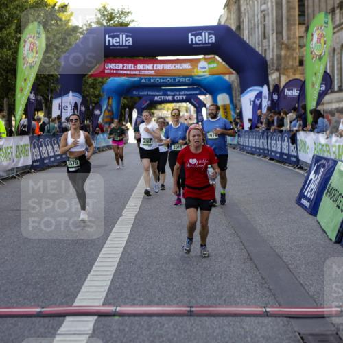01.09.2024 - BARMER Alsterlauf Kathrin Stürmer Photography http://msf.ph/oto/6971720 01.09.2024 10:14:56 Ziel 2340, 2014, 2015, 2705, 3326, 3556, 3579, 4767, 5030, 5211, 8400 meine-sportfotos.de