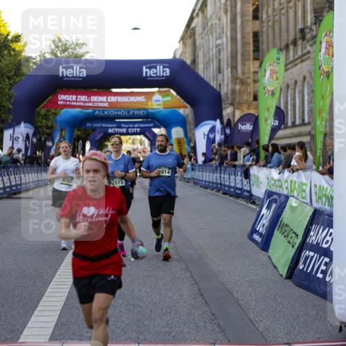 01.09.2024 - BARMER Alsterlauf Kathrin Stürmer Photography http://msf.ph/oto/6971727 01.09.2024 10:14:57 Ziel 2340, 2014, 2015, 2705, 3326, 3579, 4422, 4767, 5019, 5030, 5211, 8015, 8400 meine-sportfotos.de