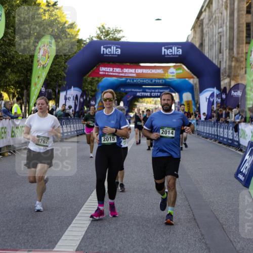 01.09.2024 - BARMER Alsterlauf Kathrin Stürmer Photography http://msf.ph/oto/6971730 01.09.2024 10:14:59 Ziel 2340, 2014, 2015, 2705, 3579, 4422, 4767, 5019, 5211, 8015, 8400 meine-sportfotos.de
