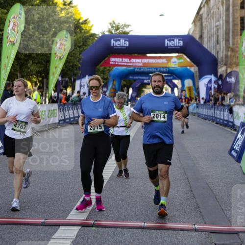 01.09.2024 - BARMER Alsterlauf Kathrin Stürmer Photography http://msf.ph/oto/6971734 01.09.2024 10:14:59 Ziel 2340, 2014, 2015, 2705, 3579, 4422, 4767, 5019, 5211, 8015, 8400 meine-sportfotos.de