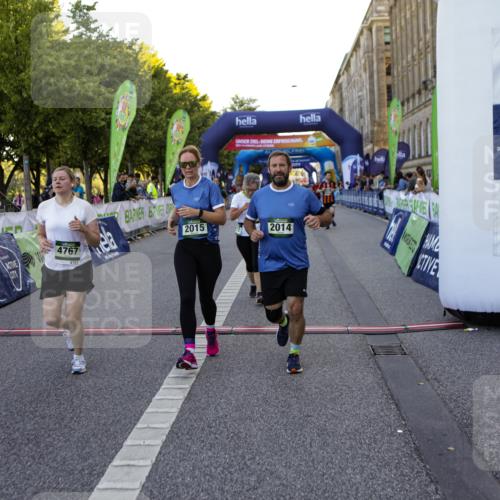 01.09.2024 - BARMER Alsterlauf Kathrin Stürmer Photography http://msf.ph/oto/6971739 01.09.2024 10:15:00 Ziel 2340, 2014, 2015, 2705, 3579, 4422, 4767, 5019, 5211, 8015, 8400 meine-sportfotos.de