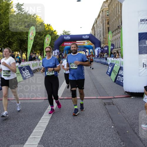 01.09.2024 - BARMER Alsterlauf Kathrin Stürmer Photography http://msf.ph/oto/6971740 01.09.2024 10:15:00 Ziel 2340, 2014, 2015, 2705, 3579, 4422, 4767, 5019, 5211, 8015, 8400 meine-sportfotos.de