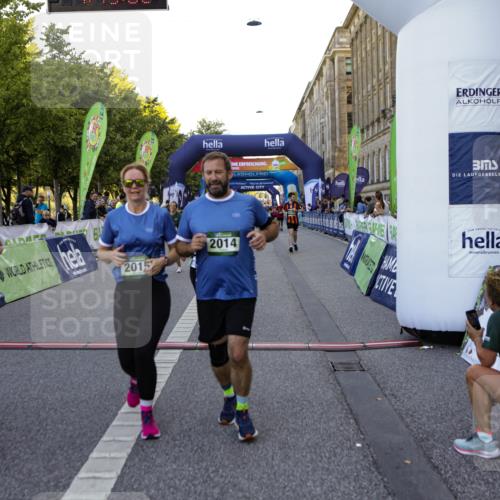 01.09.2024 - BARMER Alsterlauf Kathrin Stürmer Photography http://msf.ph/oto/6971742 01.09.2024 10:15:01 Ziel 2340, 2014, 2015, 2705, 3579, 4422, 4767, 5019, 5211, 8015, 8400 meine-sportfotos.de
