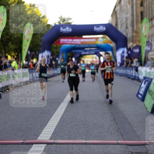 01.09.2024 - BARMER Alsterlauf Kathrin Stürmer Photography http://msf.ph/oto/6971743 01.09.2024 10:15:03 Ziel 3544, 2014, 2015, 2705, 3336, 3415, 3579, 4422, 4767, 5019, 5211, 8015, 8150, 8400 meine-sportfotos.de
