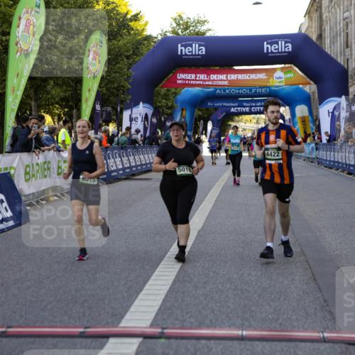 01.09.2024 - BARMER Alsterlauf Kathrin Stürmer Photography http://msf.ph/oto/6971745 01.09.2024 10:15:04 Ziel 3544, 2014, 2015, 3336, 3415, 3579, 4422, 4767, 5019, 5211, 8015, 8150, 8400 meine-sportfotos.de