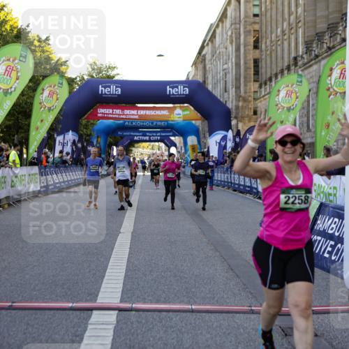 01.09.2024 - BARMER Alsterlauf Kathrin Stürmer Photography http://msf.ph/oto/6971773 01.09.2024 10:15:18 Ziel 2003, 3544, 3651, 3765, 5115, 2258, 2414, 2493, 2497, 3108, 3109, 3258, 3336, 3415, 3424, 5217 meine-sportfotos.de