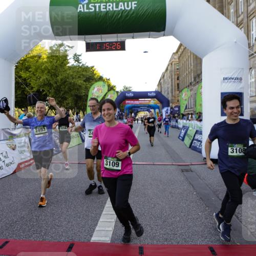 01.09.2024 - BARMER Alsterlauf Kathrin Stürmer Photography http://msf.ph/oto/6971791 01.09.2024 10:15:24 Ziel 2003, 3394, 3651, 3765, 5115, 2493, 2497, 2529, 3108, 3109, 3258, 3424, 4340, 4484, 4526, 4701, 5217 meine-sportfotos.de