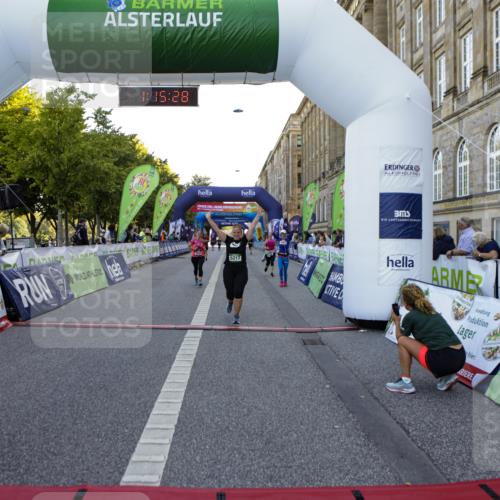01.09.2024 - BARMER Alsterlauf Kathrin Stürmer Photography http://msf.ph/oto/6971793 01.09.2024 10:15:26 Ziel 2003, 3394, 3651, 3765, 5115, 2493, 2497, 2529, 3091, 3108, 3109, 3258, 3424, 3873, 4340, 4484, 4526, 4701, 5217 meine-sportfotos.de
