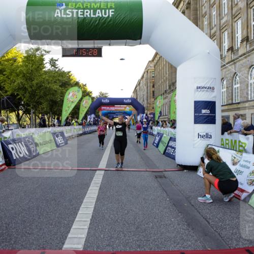 01.09.2024 - BARMER Alsterlauf Kathrin Stürmer Photography http://msf.ph/oto/6971794 01.09.2024 10:15:26 Ziel 2003, 3394, 3651, 3765, 5115, 2493, 2497, 2529, 3091, 3108, 3109, 3258, 3424, 3873, 4340, 4484, 4526, 4701, 5217 meine-sportfotos.de