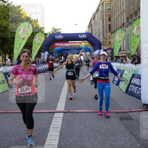 01.09.2024 - BARMER Alsterlauf Kathrin Stürmer Photography http://msf.ph/oto/6971802 01.09.2024 10:15:29 Ziel 2003, 3394, 3651, 3765, 5115, 2493, 2497, 2529, 3080, 3091, 3108, 3109, 3258, 3424, 3873, 4340, 4484, 4526, 4701, 5217 meine-sportfotos.de