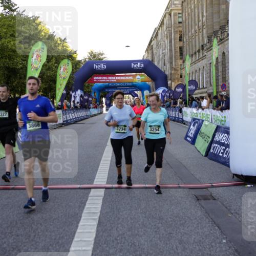 01.09.2024 - BARMER Alsterlauf Kathrin Stürmer Photography http://msf.ph/oto/6971839 01.09.2024 10:15:50 Ziel 2413, 3761, 4091, 4960, 5056, 5094, 8004, 8191, 8192, 8313, 2191, 2192, 2327, 2636, 3254, 3309, 3659, 3734, 3866, 4669, 4704, 4990 meine-sportfotos.de