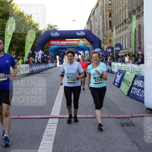 01.09.2024 - BARMER Alsterlauf Kathrin Stürmer Photography http://msf.ph/oto/6971841 01.09.2024 10:15:51 Ziel 2413, 3761, 4091, 4960, 5056, 5094, 8004, 8191, 8192, 8193, 8313, 2191, 2192, 2327, 2636, 3254, 3309, 3659, 3734, 3866, 4669, 4704, 4990 meine-sportfotos.de