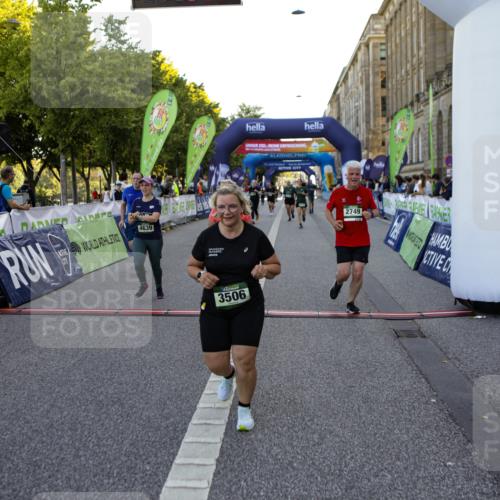 01.09.2024 - BARMER Alsterlauf Kathrin Stürmer Photography http://msf.ph/oto/6971896 01.09.2024 10:16:24 Ziel 2119, 4774, 4775, 5013, 2109, 2121, 2537, 2576, 2749, 3506, 3549, 3643, 3674, 3826, 4639, 4905 meine-sportfotos.de