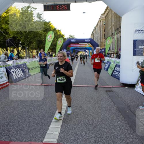 01.09.2024 - BARMER Alsterlauf Kathrin Stürmer Photography http://msf.ph/oto/6971897 01.09.2024 10:16:24 Ziel 2119, 4774, 4775, 5013, 2109, 2121, 2537, 2576, 2749, 3506, 3549, 3643, 3674, 3826, 4639, 4905 meine-sportfotos.de