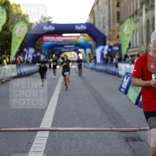 01.09.2024 - BARMER Alsterlauf Kathrin Stürmer Photography http://msf.ph/oto/6971906 01.09.2024 10:16:26 Ziel 4461, 4477, 4775, 5013, 2109, 2121, 2537, 2576, 2749, 3506, 3549, 3643, 3674, 3826, 4639, 4905, 8351 meine-sportfotos.de