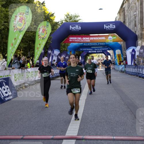 01.09.2024 - BARMER Alsterlauf Kathrin Stürmer Photography http://msf.ph/oto/6971912 01.09.2024 10:16:28 Ziel 4461, 4477, 4775, 5013, 2109, 2121, 2537, 2576, 2749, 3506, 3549, 3643, 3826, 4639, 8351 meine-sportfotos.de