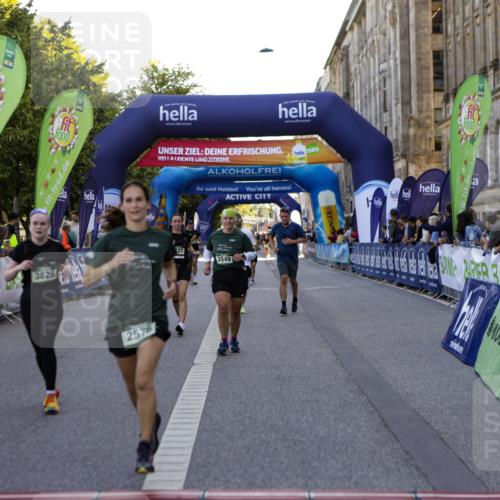 01.09.2024 - BARMER Alsterlauf Kathrin Stürmer Photography http://msf.ph/oto/6971915 01.09.2024 10:16:28 Ziel 4461, 4477, 4775, 5013, 2109, 2121, 2537, 2576, 2749, 3506, 3549, 3643, 3826, 4639, 8351 meine-sportfotos.de