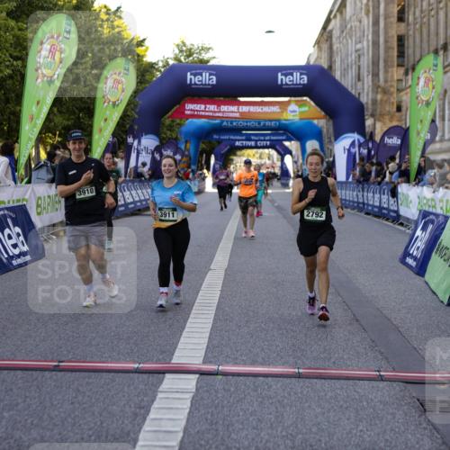 01.09.2024 - BARMER Alsterlauf Kathrin Stürmer Photography http://msf.ph/oto/6971933 01.09.2024 10:16:38 Ziel 2316, 4461, 4477, 4696, 2109, 2115, 2121, 2199, 2792, 2889, 3549, 3910, 3911, 8351 meine-sportfotos.de