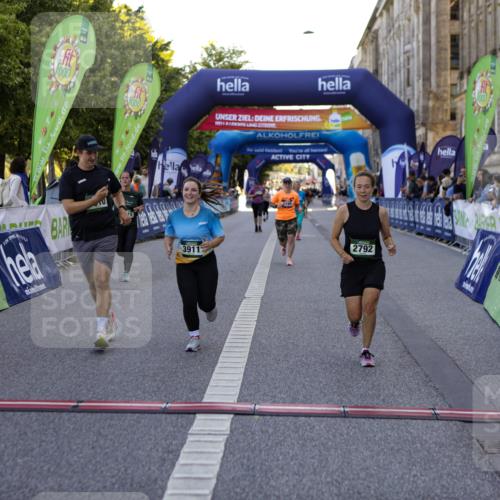 01.09.2024 - BARMER Alsterlauf Kathrin Stürmer Photography http://msf.ph/oto/6971934 01.09.2024 10:16:38 Ziel 2316, 4461, 4477, 4696, 2109, 2115, 2121, 2199, 2792, 2889, 3549, 3910, 3911, 8351 meine-sportfotos.de