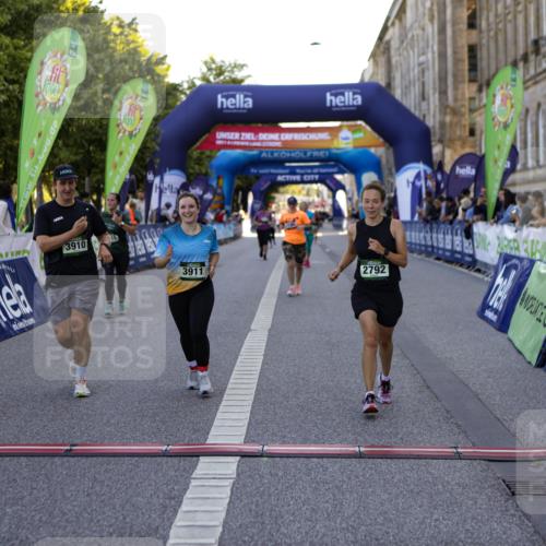 01.09.2024 - BARMER Alsterlauf Kathrin Stürmer Photography http://msf.ph/oto/6971935 01.09.2024 10:16:38 Ziel 2316, 4461, 4477, 4696, 2109, 2115, 2121, 2199, 2792, 2889, 3549, 3910, 3911, 8351 meine-sportfotos.de