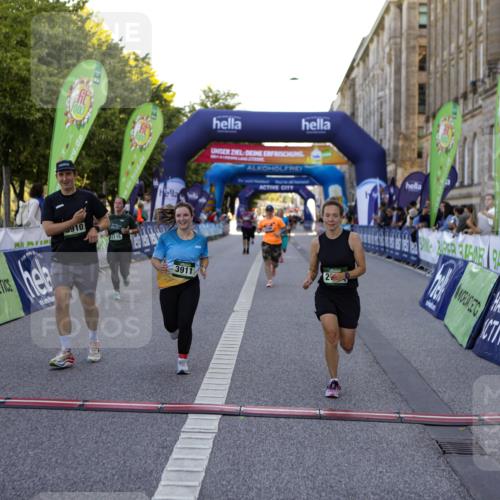 01.09.2024 - BARMER Alsterlauf Kathrin Stürmer Photography http://msf.ph/oto/6971936 01.09.2024 10:16:38 Ziel 2316, 4461, 4477, 4696, 2109, 2115, 2121, 2199, 2792, 2889, 3549, 3910, 3911, 8351 meine-sportfotos.de