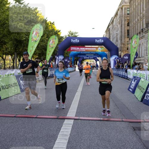 01.09.2024 - BARMER Alsterlauf Kathrin Stürmer Photography http://msf.ph/oto/6971937 01.09.2024 10:16:39 Ziel 2316, 3362, 4461, 4477, 4696, 2109, 2115, 2121, 2199, 2792, 2889, 3910, 3911, 8351 meine-sportfotos.de