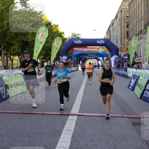 01.09.2024 - BARMER Alsterlauf Kathrin Stürmer Photography http://msf.ph/oto/6971938 01.09.2024 10:16:39 Ziel 2316, 3362, 4461, 4477, 4696, 2109, 2115, 2121, 2199, 2792, 2889, 3910, 3911, 8351 meine-sportfotos.de