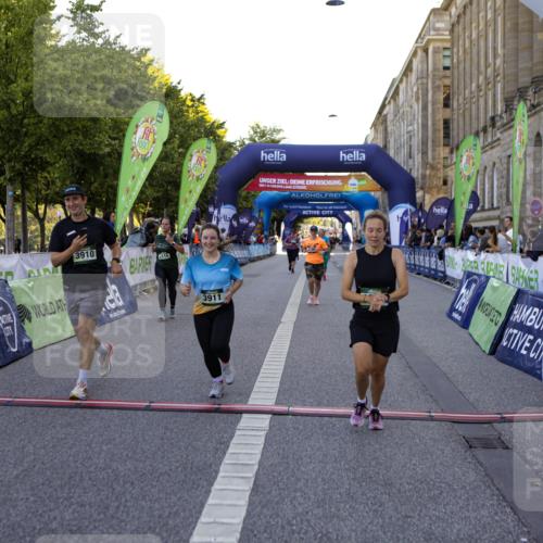 01.09.2024 - BARMER Alsterlauf Kathrin Stürmer Photography http://msf.ph/oto/6971939 01.09.2024 10:16:39 Ziel 2316, 3362, 4461, 4477, 4696, 2109, 2115, 2121, 2199, 2792, 2889, 3910, 3911, 8351 meine-sportfotos.de