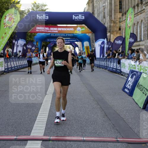01.09.2024 - BARMER Alsterlauf Kathrin Stürmer Photography http://msf.ph/oto/6972001 01.09.2024 10:17:31 Ziel 2031, 2780, 2928, 2929, 3589, 3598, 2498, 2819, 3535, 3845, 3917, 4245, 4870, 8231 meine-sportfotos.de
