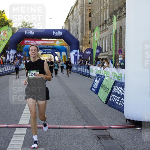 01.09.2024 - BARMER Alsterlauf Kathrin Stürmer Photography http://msf.ph/oto/6972007 01.09.2024 10:17:32 Ziel 2031, 2780, 2928, 2929, 3589, 3598, 2498, 2819, 3535, 3845, 3893, 3917, 4245, 4870, 5159, 8231 meine-sportfotos.de