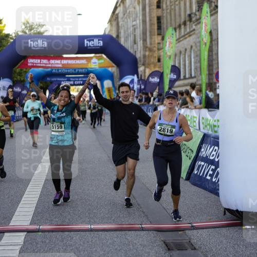 01.09.2024 - BARMER Alsterlauf Kathrin Stürmer Photography http://msf.ph/oto/6972021 01.09.2024 10:17:40 Ziel 2031, 2780, 2928, 2929, 2362, 2498, 2546, 2622, 2819, 2842, 2846, 3081, 3307, 3406, 3500, 3532, 3533, 3535, 3845, 3893, 3917, 4547, 4548, 5159 meine-sportfotos.de