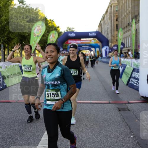 01.09.2024 - BARMER Alsterlauf Kathrin Stürmer Photography http://msf.ph/oto/6972024 01.09.2024 10:17:42 Ziel 2928, 2929, 4317, 4318, 2362, 2546, 2622, 2819, 2842, 2846, 3081, 3307, 3406, 3497, 3500, 3532, 3533, 3535, 3845, 3893, 3917, 4073, 4442, 4547, 4548, 4676, 5159, 5307 meine-sportfotos.de