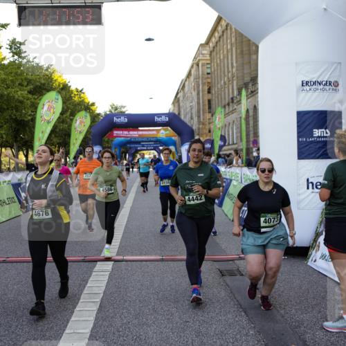 01.09.2024 - BARMER Alsterlauf Kathrin Stürmer Photography http://msf.ph/oto/6972028 01.09.2024 10:17:51 Ziel 2048, 3991, 4317, 4318, 1178, 2377, 2378, 2546, 2574, 2575, 2593, 2621, 2622, 2842, 2846, 3110, 3158, 3265, 3307, 3406, 3497, 3532, 3533, 4073, 4442, 4547, 4548, 4586, 4676, 5307 meine-sportfotos.de