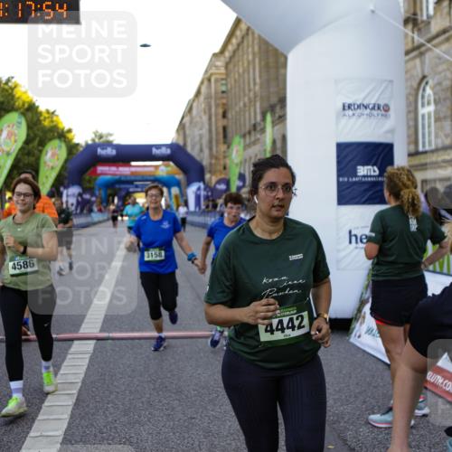 01.09.2024 - BARMER Alsterlauf Kathrin Stürmer Photography http://msf.ph/oto/6972033 01.09.2024 10:17:52 Ziel 2048, 3991, 4317, 4318, 1178, 2377, 2378, 2546, 2574, 2575, 2593, 2621, 2622, 2842, 2846, 3110, 3158, 3265, 3307, 3406, 3497, 3532, 3533, 3871, 4073, 4442, 4586, 4676, 5307 meine-sportfotos.de