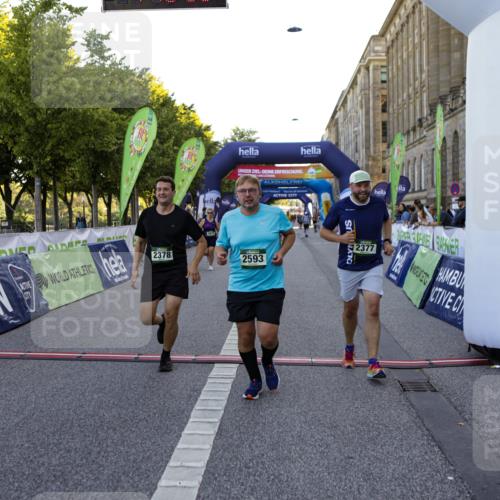 01.09.2024 - BARMER Alsterlauf Kathrin Stürmer Photography http://msf.ph/oto/6972042 01.09.2024 10:17:58 Ziel 2048, 3991, 4317, 4318, 1178, 2377, 2378, 2574, 2575, 2593, 2621, 3110, 3158, 3265, 3871, 4004, 4586 meine-sportfotos.de
