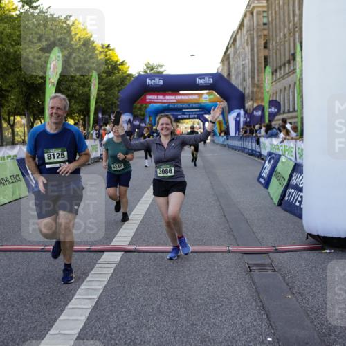 01.09.2024 - BARMER Alsterlauf Kathrin Stürmer Photography http://msf.ph/oto/6972069 01.09.2024 10:18:22 Ziel 2449, 3792, 4740, 2128, 3086, 3183, 3844, 4243, 4951, 5050, 5090, 5242, 8125 meine-sportfotos.de