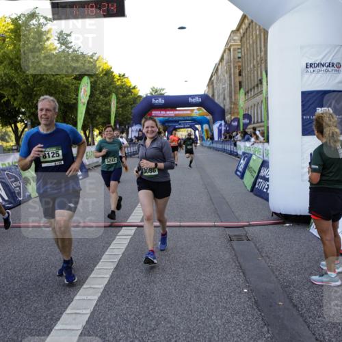 01.09.2024 - BARMER Alsterlauf Kathrin Stürmer Photography http://msf.ph/oto/6972072 01.09.2024 10:18:22 Ziel 2449, 3792, 4740, 2128, 3086, 3183, 3844, 4243, 4951, 5050, 5090, 5242, 8125 meine-sportfotos.de